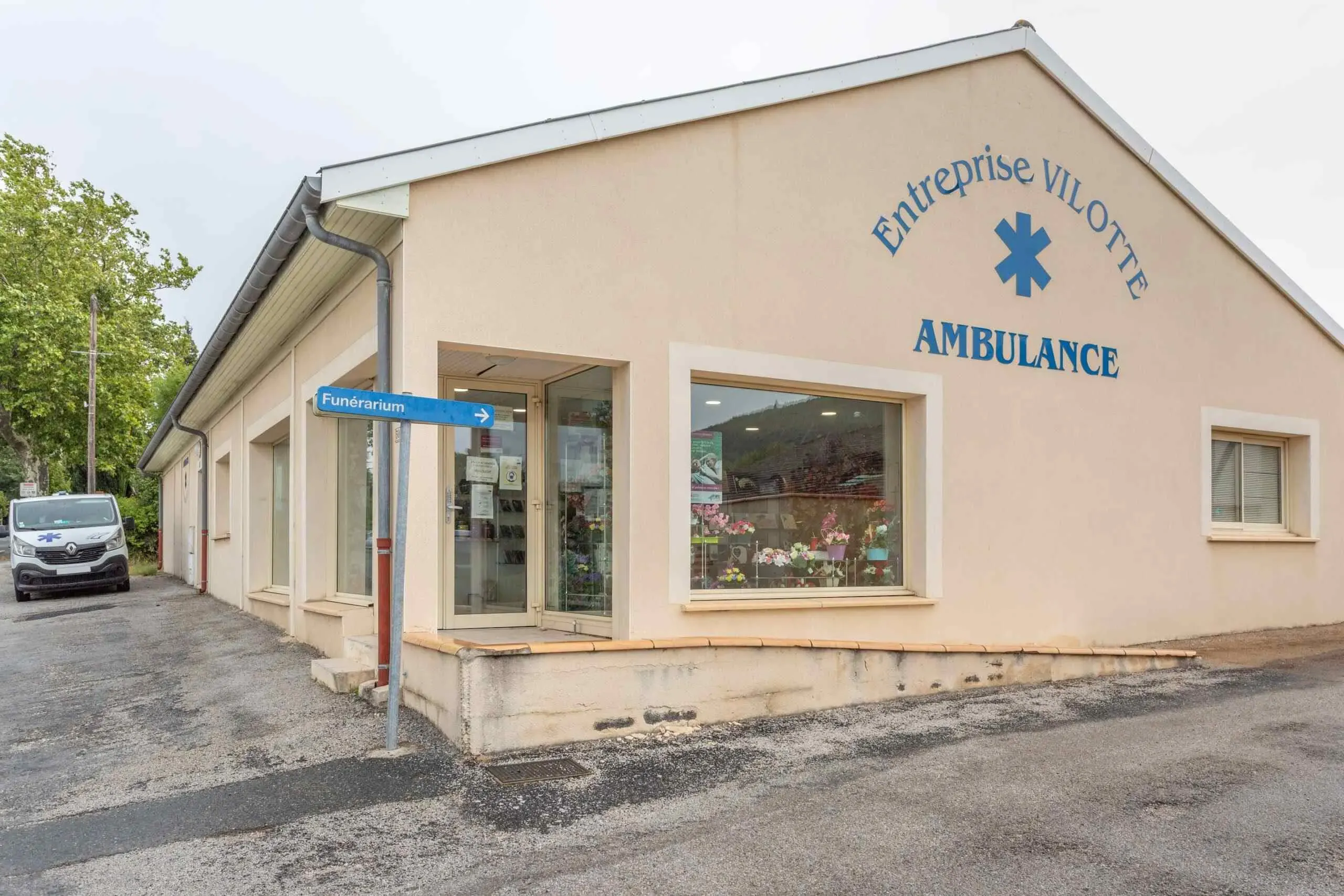 Façade extérieure du bâtiment de l'Entreprise Vilotte Ambulance et Funérarium